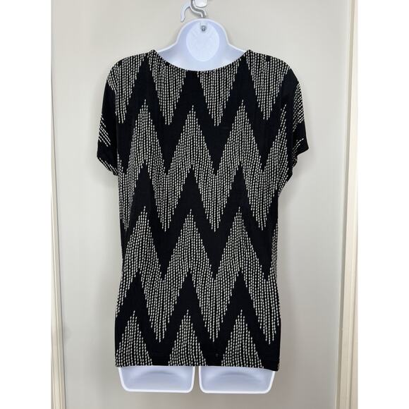 Chicos Travelers Top Size 1 Medium Black Gray Chevron Travel Career Resort CEO - Picture 3 of 12